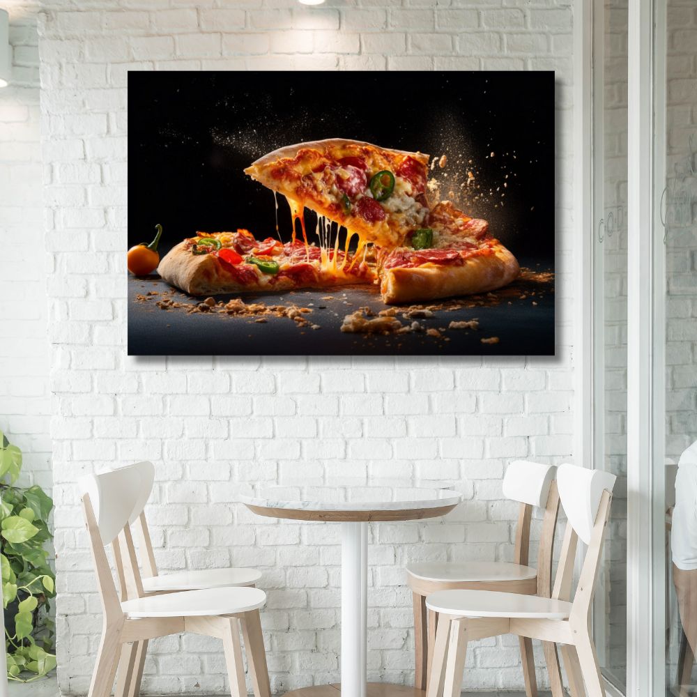 Krupan plan parčeta pice sa rastegnutim topljenim sirom i feferonima na crnoj pozadini, moderna slika na platnu za ugostiteljske objekte.