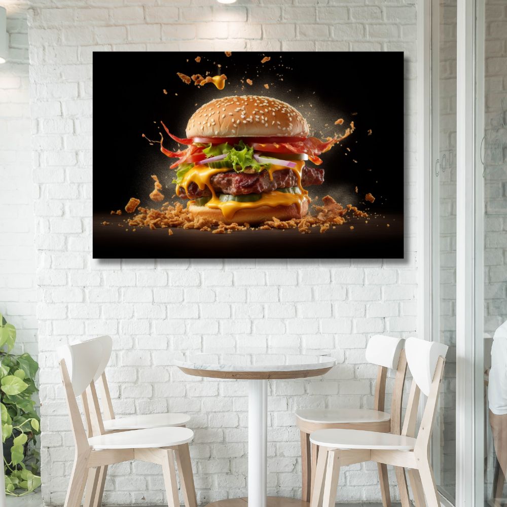 Dinamičan umetnički prikaz burgera sa topljenim sirom i slaninom u pokretu na crnoj pozadini, moderna slika na platnu za ugostiteljstvo.